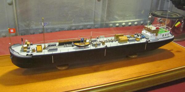 Rijn- en Binnenvaartmuseum: model van een motortankspits